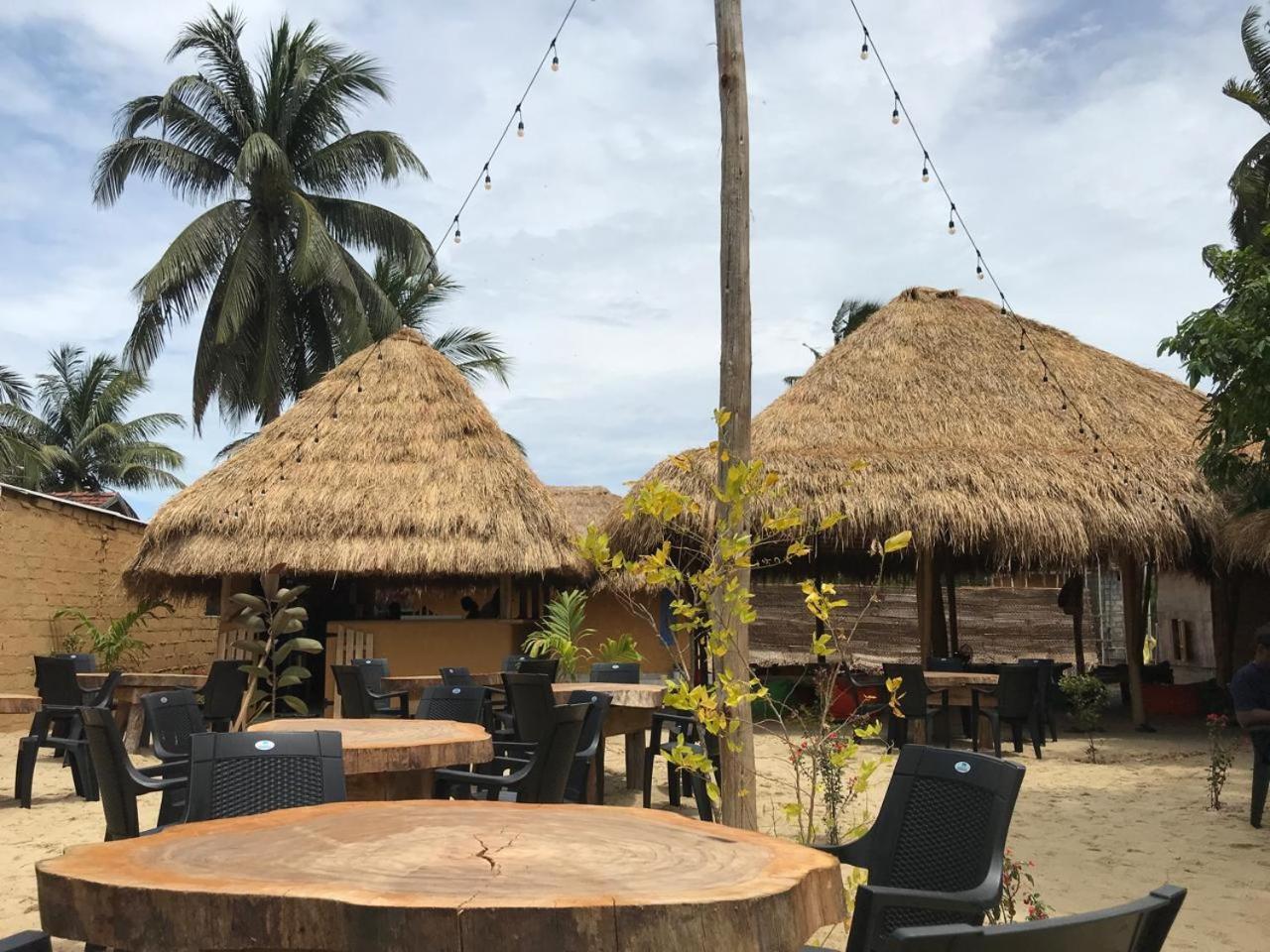 Rustic Cabanas & Restaurant 阿鲁甘湾 外观 照片